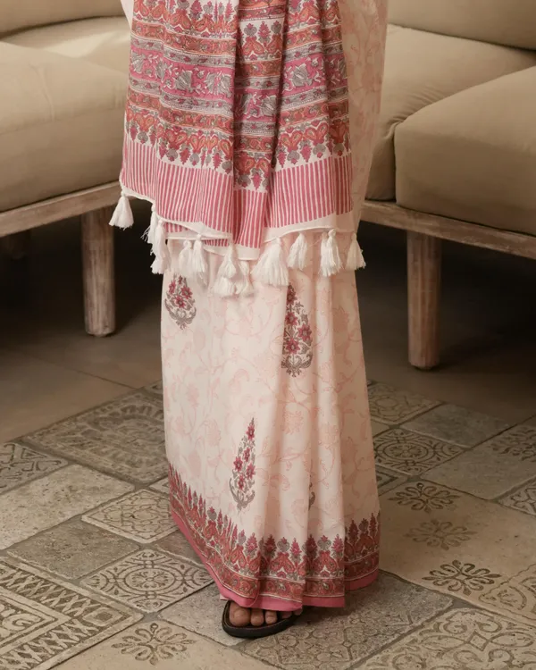 White_Peach_Cotton_Hblock_Print_Mul_Saree_With_Tassels_For_Women